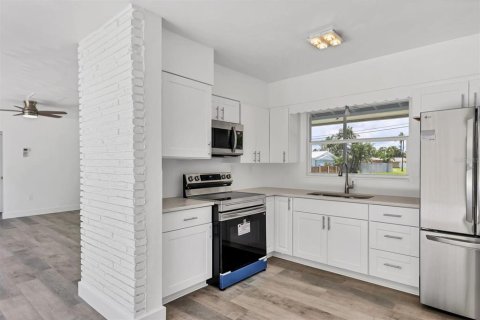 House in Venice, Florida 2 bedrooms, 92.62 sq.m. № 1800300 - photo 13