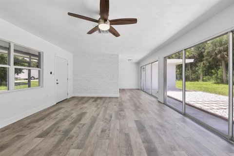 House in Venice, Florida 2 bedrooms, 92.62 sq.m. № 1800300 - photo 8