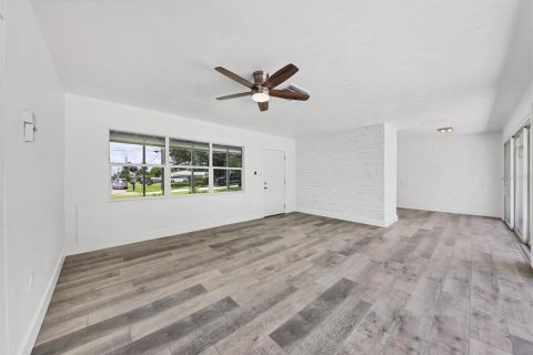 House in Venice, Florida 2 bedrooms, 92.62 sq.m. № 1800300 - photo 4