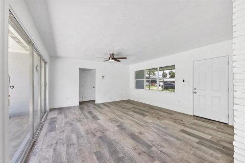 House in Venice, Florida 2 bedrooms, 92.62 sq.m. № 1800300 - photo 5