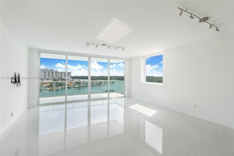 Copropriété à louer à Sunny Isles Beach, Floride: 3 chambres, 156.73 m2 № 1949131 - photo 5