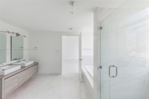 Copropriété à louer à Sunny Isles Beach, Floride: 3 chambres, 156.73 m2 № 1949131 - photo 11