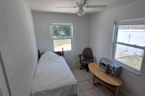 House in Saint Petersburg, Florida 3 bedrooms, 95.13 sq.m. № 2410534 - photo 7
