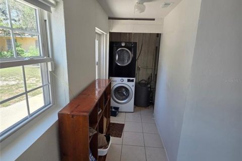 House in Saint Petersburg, Florida 3 bedrooms, 95.13 sq.m. № 2410534 - photo 9