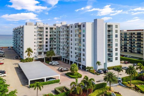 Condo in Palm Beach, Florida, 1 bedroom  № 1141574 - photo 1