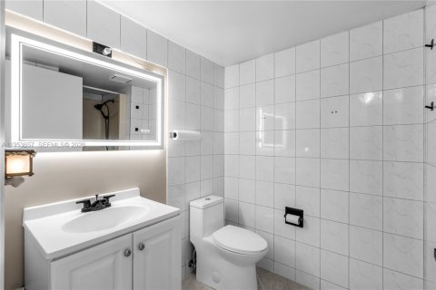 Снять в аренду кондоминиум в Майами, Флорида 2 спальни, 92.9м2, № 2008027 - фото 8