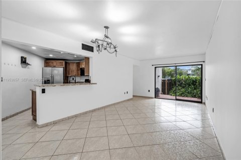 Снять в аренду кондоминиум в Майами, Флорида 2 спальни, 92.9м2, № 2008027 - фото 3