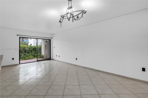 Снять в аренду кондоминиум в Майами, Флорида 2 спальни, 92.9м2, № 2008027 - фото 5