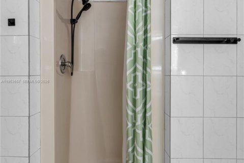 Снять в аренду кондоминиум в Майами, Флорида 2 спальни, 92.9м2, № 2008027 - фото 9