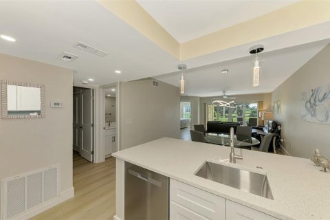 Condo in Venice, Florida, 2 bedrooms  № 1561706 - photo 24