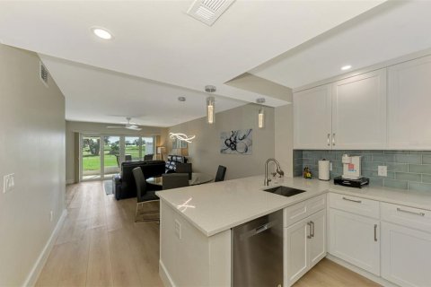Condo in Venice, Florida, 2 bedrooms  № 1561706 - photo 21