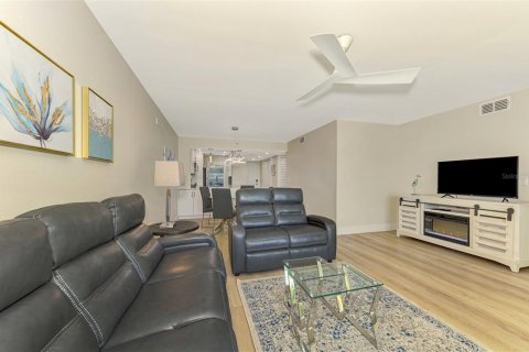 Condo in Venice, Florida, 2 bedrooms  № 1561706 - photo 12