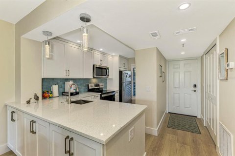 Condo in Venice, Florida, 2 bedrooms  № 1561706 - photo 15