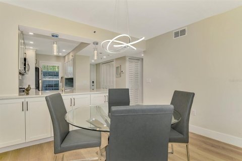 Condo in Venice, Florida, 2 bedrooms  № 1561706 - photo 14