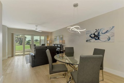 Condo in Venice, Florida, 2 bedrooms  № 1561706 - photo 6