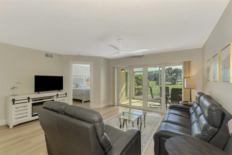 Condo in Venice, Florida, 2 bedrooms  № 1561706 - photo 8