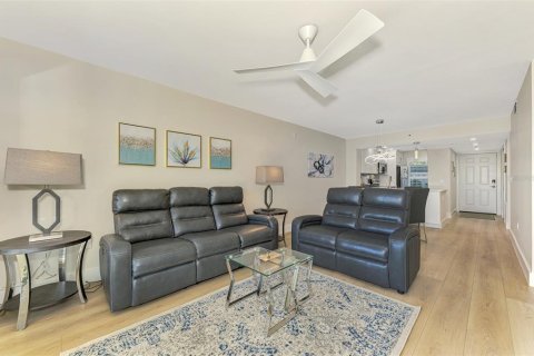 Condo in Venice, Florida, 2 bedrooms  № 1561706 - photo 11