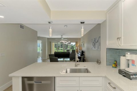 Condo in Venice, Florida, 2 bedrooms  № 1561706 - photo 23