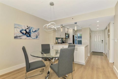 Condo in Venice, Florida, 2 bedrooms  № 1561706 - photo 13