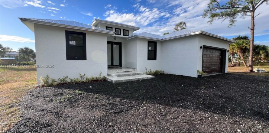House in Clewiston, Florida 4 bedrooms № 1696058