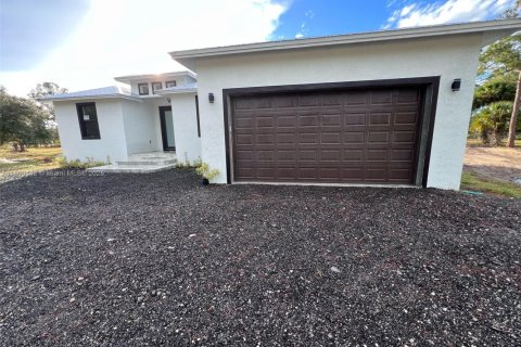 House in Clewiston, Florida 4 bedrooms № 1696058 - photo 3