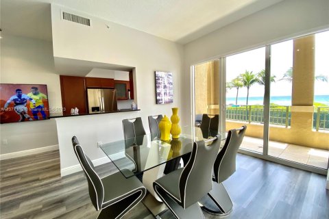 Condo in Hallandale Beach, Florida, 3 bedrooms  № 1961335 - photo 11