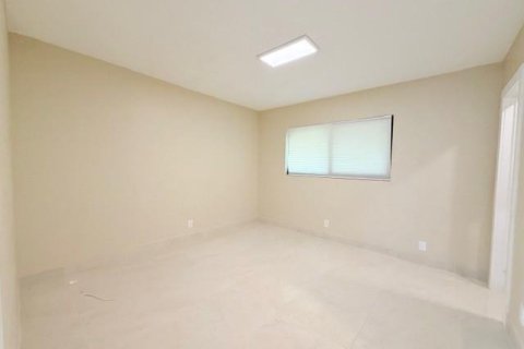 Propiedad comercial en venta en Fort Lauderdale, Florida, 270.25 m2 № 2083340 - foto 18