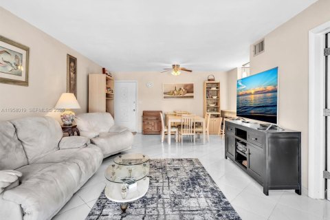 Condominio en alquiler en Oakland Park, Florida, 2 dormitorios, 78.97 m2 № 2019652 - foto 8