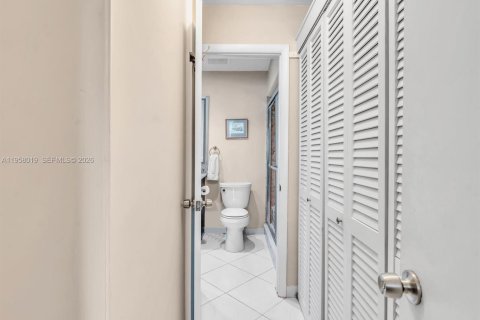Condominio en alquiler en Oakland Park, Florida, 2 dormitorios, 78.97 m2 № 2019652 - foto 17