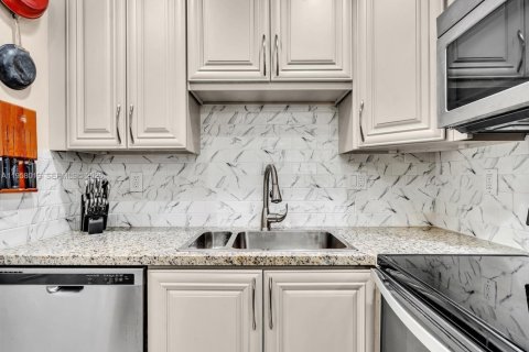 Condominio en alquiler en Oakland Park, Florida, 2 dormitorios, 78.97 m2 № 2019652 - foto 14