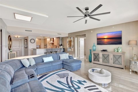 Condo in Pompano Beach, Florida, 2 bedrooms  № 2015938 - photo 14