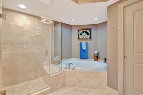 Condo in Pompano Beach, Florida, 2 bedrooms  № 2015938 - photo 23