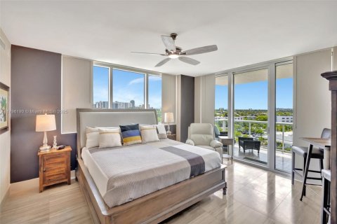 Condo in Pompano Beach, Florida, 2 bedrooms  № 2015938 - photo 18