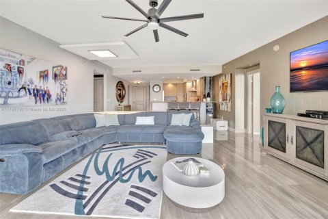 Condo in Pompano Beach, Florida, 2 bedrooms  № 2015938 - photo 15