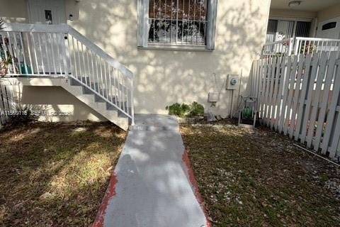 Adosado en Cutler Bay, Florida 3 dormitorios, 141.03 m2 № 2069118