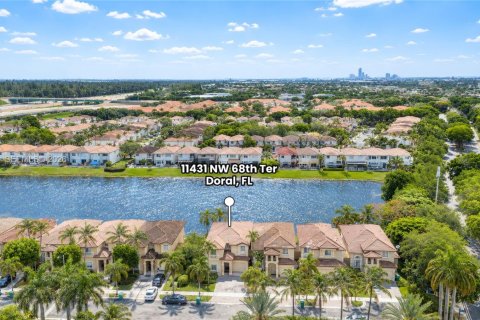 Casa en Doral, Florida 4 dormitorios, 214.79 m2 № 2078773