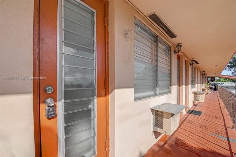 Apartamento en alquiler en Miami, Florida, 1 dormitorio, 42.92 m2 № 2058355 - foto 10