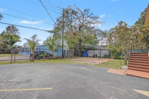 Apartamento en alquiler en Miami, Florida, 1 dormitorio, 42.92 m2 № 2058355 - foto 17