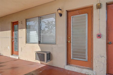 Apartamento en alquiler en Miami, Florida, 1 dormitorio, 42.92 m2 № 2058355 - foto 9