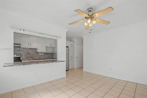 Apartamento en alquiler en Miami, Florida, 1 dormitorio, 42.92 m2 № 2058355 - foto 4
