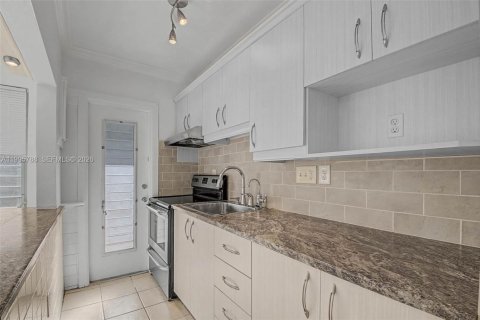 Apartamento en alquiler en Miami, Florida, 1 dormitorio, 42.92 m2 № 2058355 - foto 2