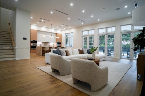 House in Miami, Florida 6 bedrooms, 530.47 sq.m. № 1800696 - photo 14