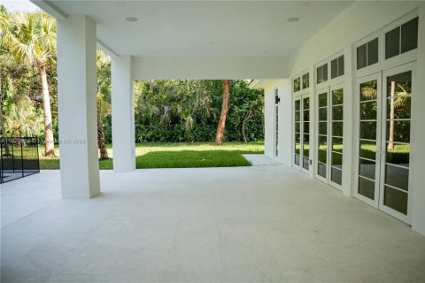 House in Miami, Florida 6 bedrooms, 530.47 sq.m. № 1800696 - photo 11