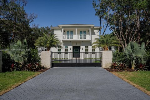 House in Miami, Florida 6 bedrooms, 530.47 sq.m. № 1800696 - photo 1