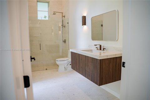 House in Miami, Florida 6 bedrooms, 530.47 sq.m. № 1800696 - photo 5