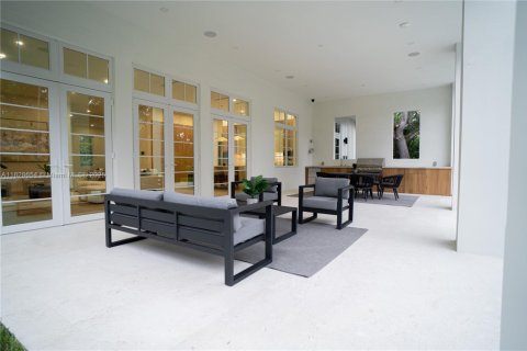 House in Miami, Florida 6 bedrooms, 530.47 sq.m. № 1800696 - photo 19
