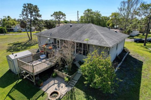 House in Hudson, Florida 3 bedrooms, 165.46 sq.m. № 1584043 - photo 11