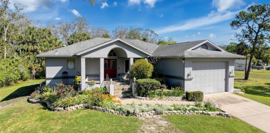 House in Hudson, Florida 3 bedrooms, 165.46 sq.m. № 1584043