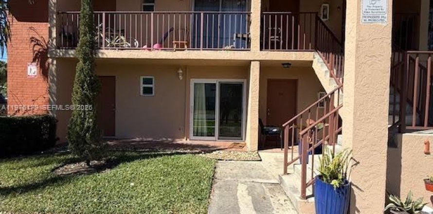 Apartment in Miami, Florida 2 bedrooms, 91.69 sq.m. № 2042451