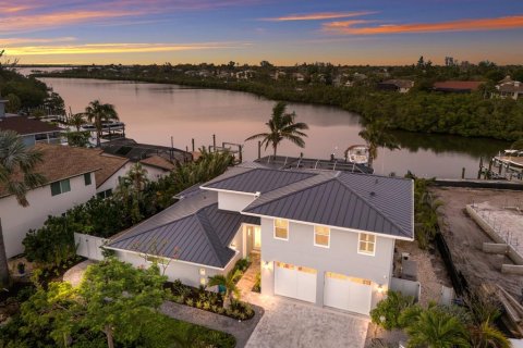 House in Longboat Key, Florida 4 bedrooms, 305.46 sq.m. № 1778803 - photo 3